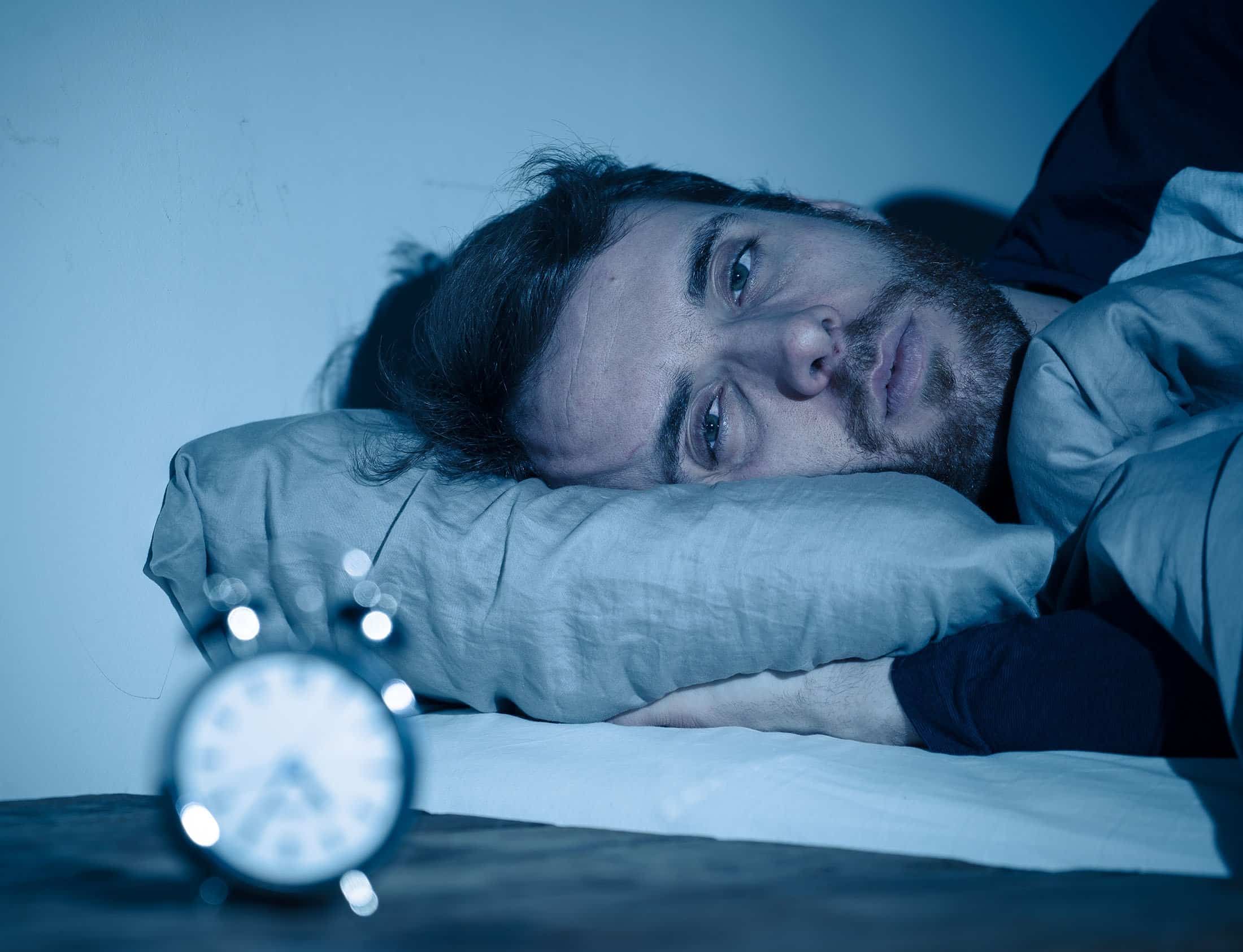 دليلك الكامل حول أسباب الأرق وقلة النوم وأعراضه وطرق علاجه